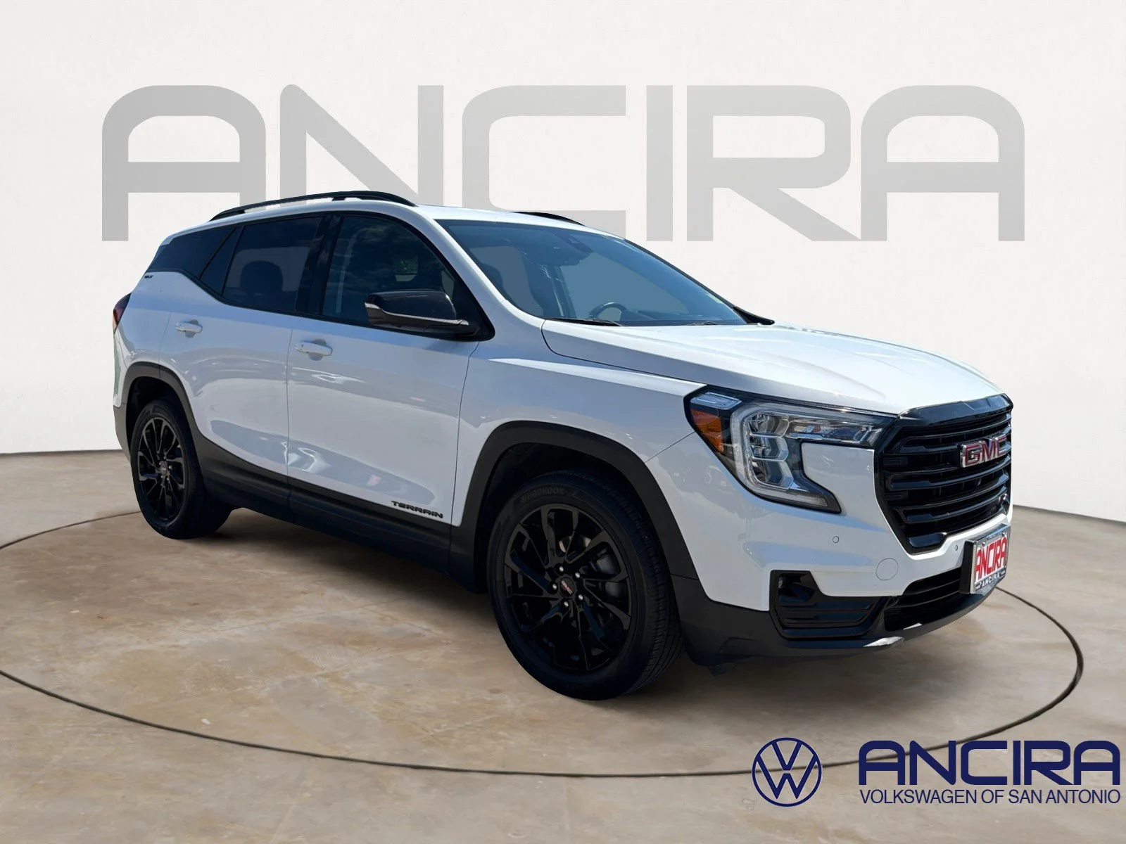 Used 2024 Summit White GMC SLT image 1