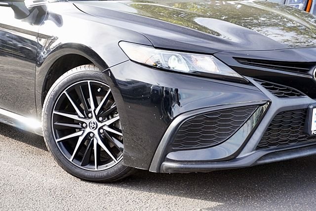 Used 2023  Toyota SE image 3