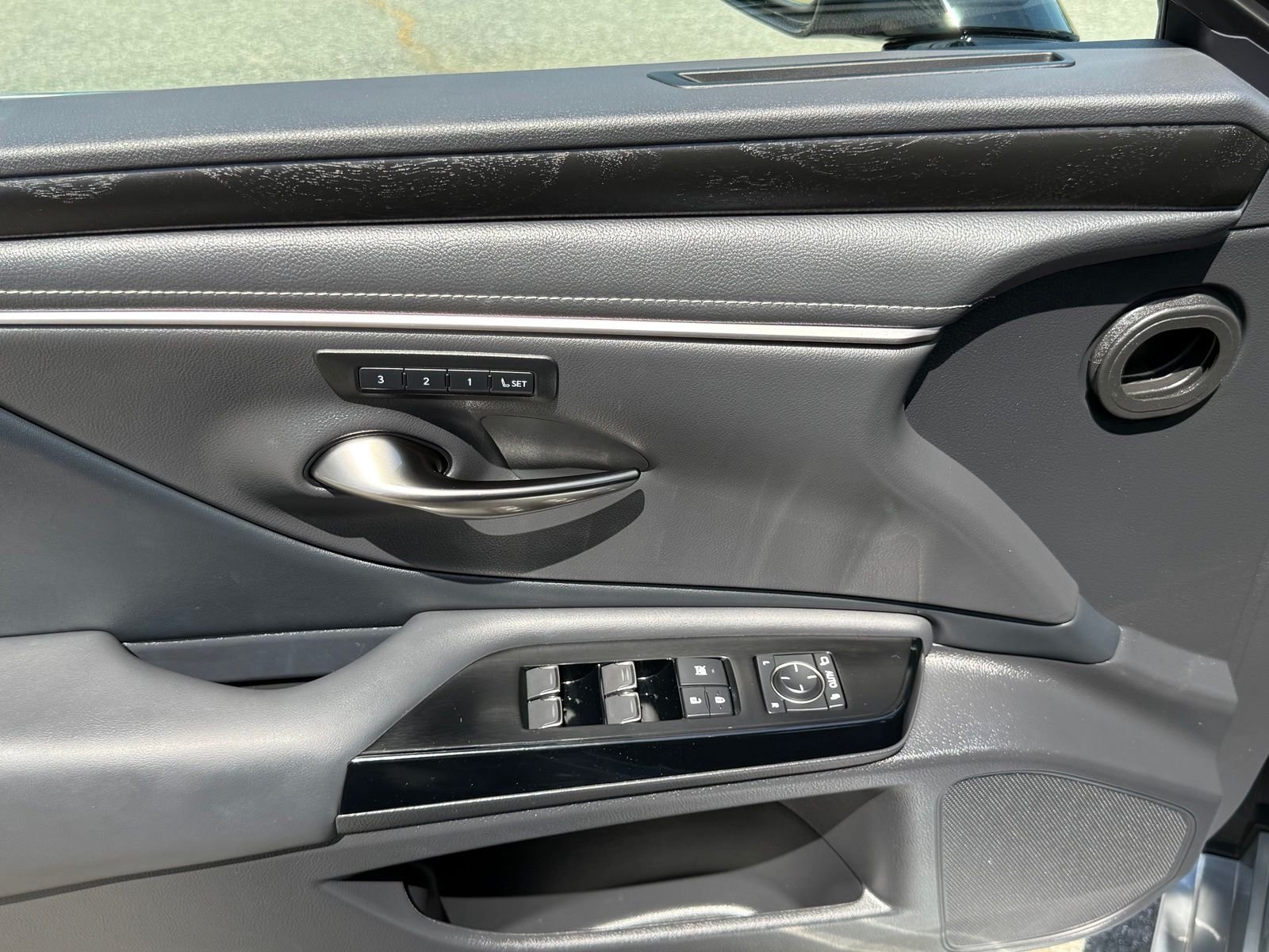 Used 2025 Silver Lexus 300h image 20
