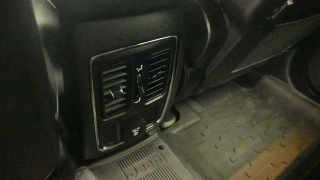 Used 2020 Silver Jeep Altitude image 12