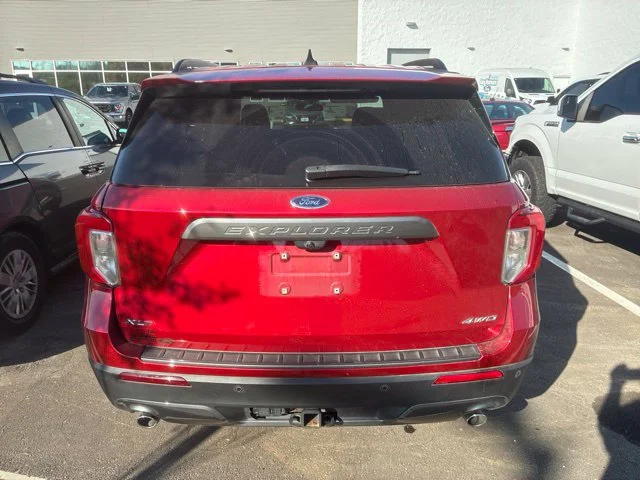 Used 2023 Rapid Red Metallic Tinted Clearcoat Ford XLT image 5