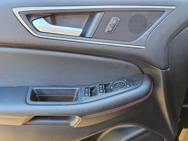 Used 2024 Agate Black Metallic Ford ST-Line image 27