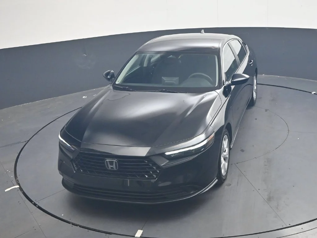 Used 2025  Honda LX image 17