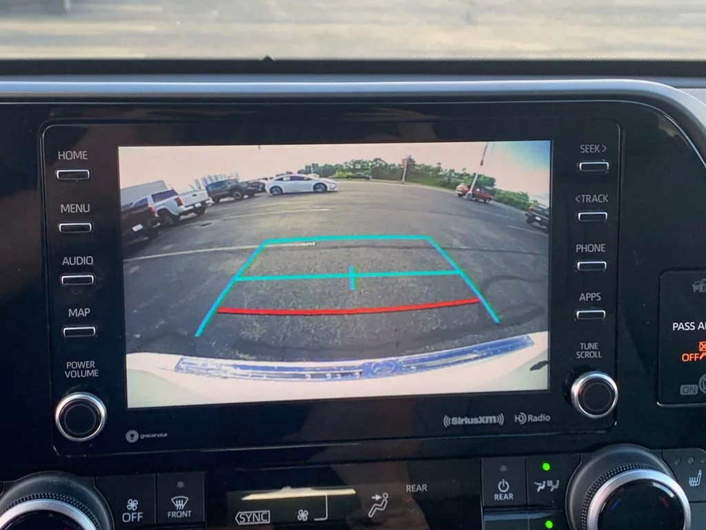 Used 2020 White Toyota XLE image 22