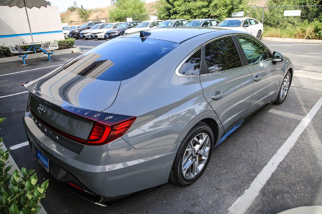 Used 2020 Gray Hyundai SEL image 5