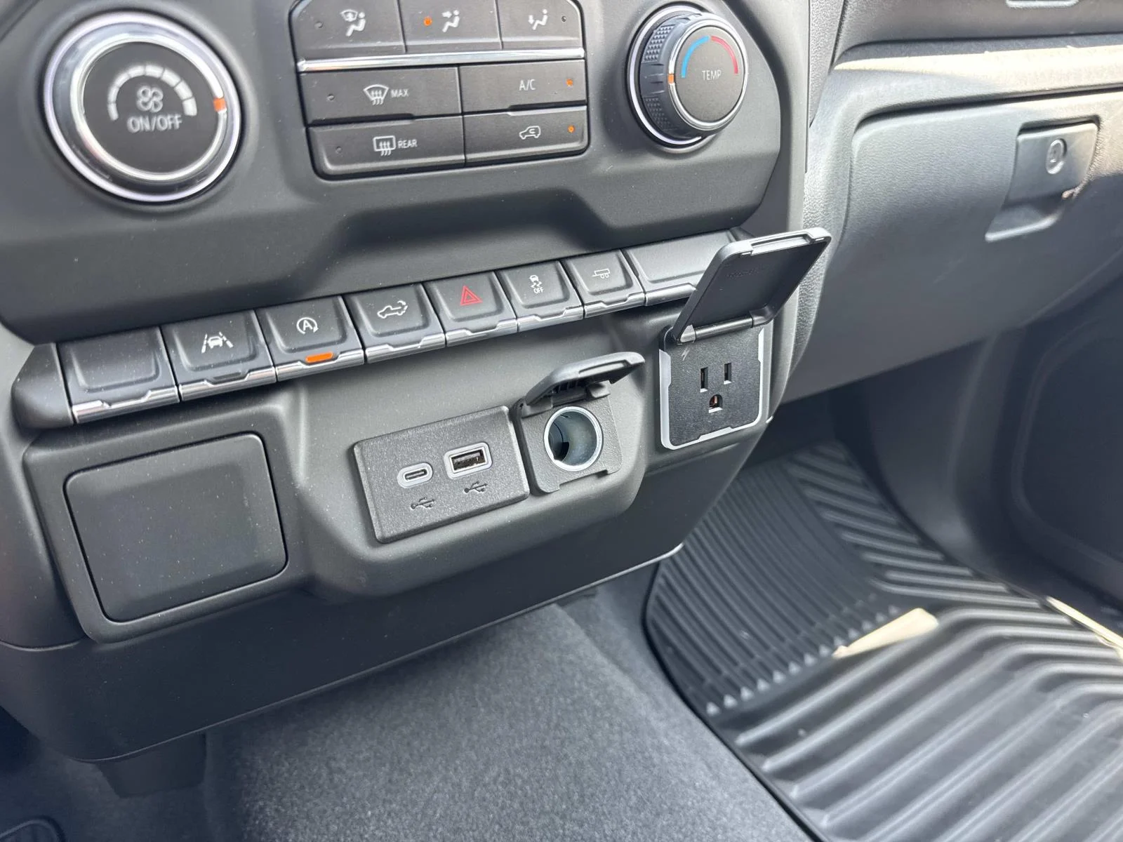 Used 2024 STERLING GRAY MET Chevrolet Custom image 25