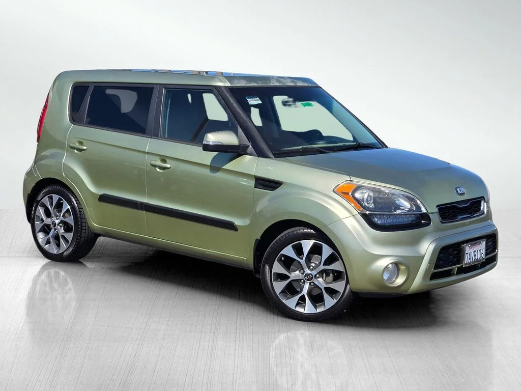 Used 2013 Green Kia Exclaim image 1