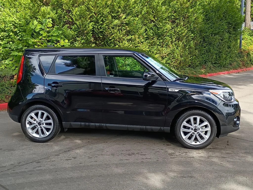 Used 2017 Shadow Black Kia Plus image 3