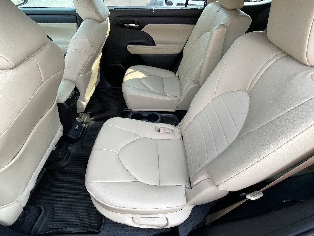 Used 2024 Midnight Black Metallic Toyota XLE image 17