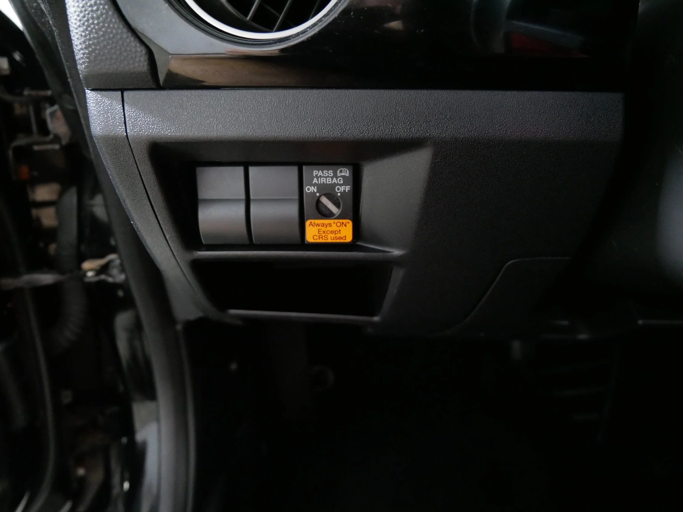 Used 2008 Brilliant Black Mazda Touring image 26