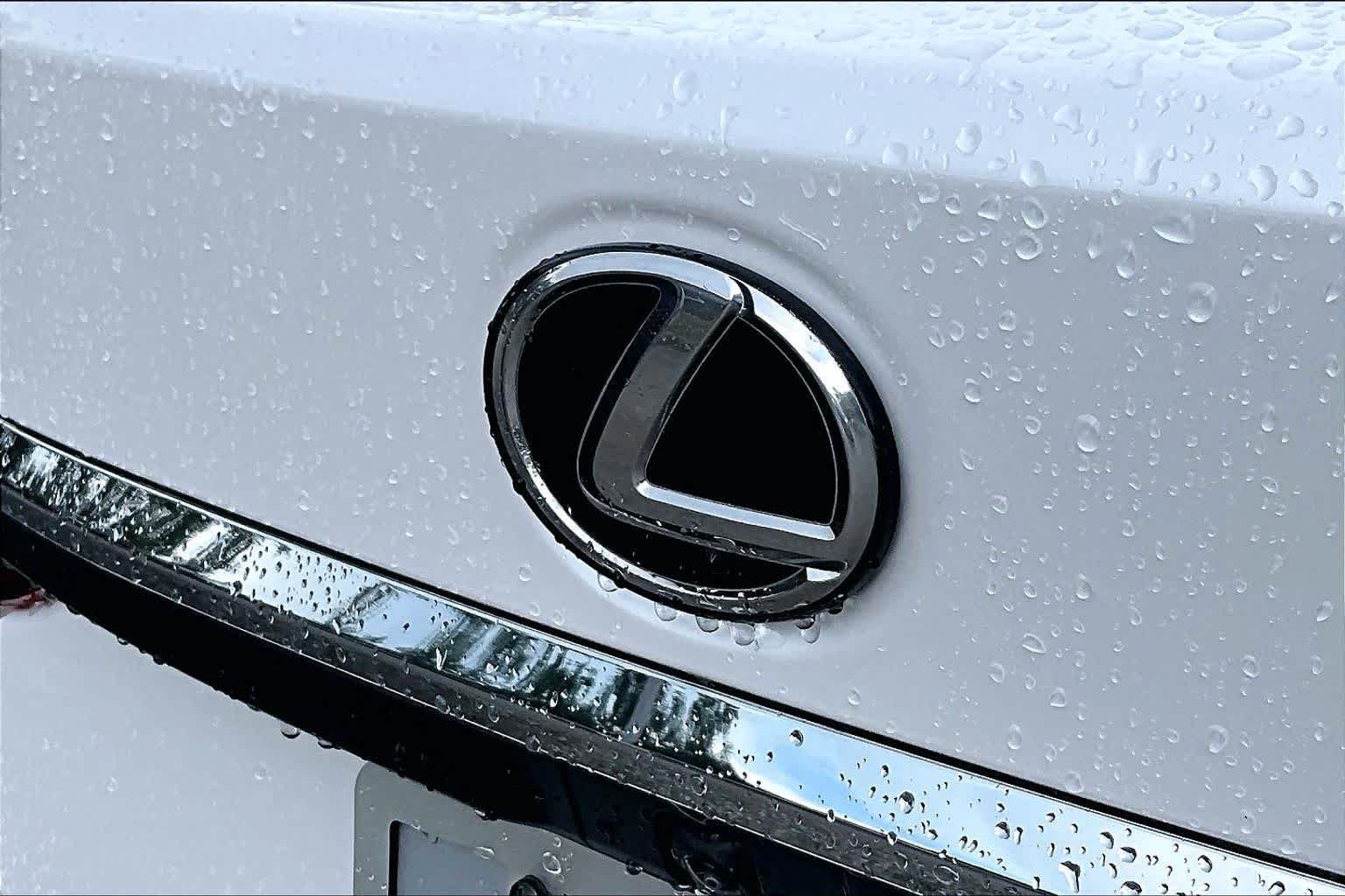 Used 2025 Eminent White Pearl Lexus  image 31