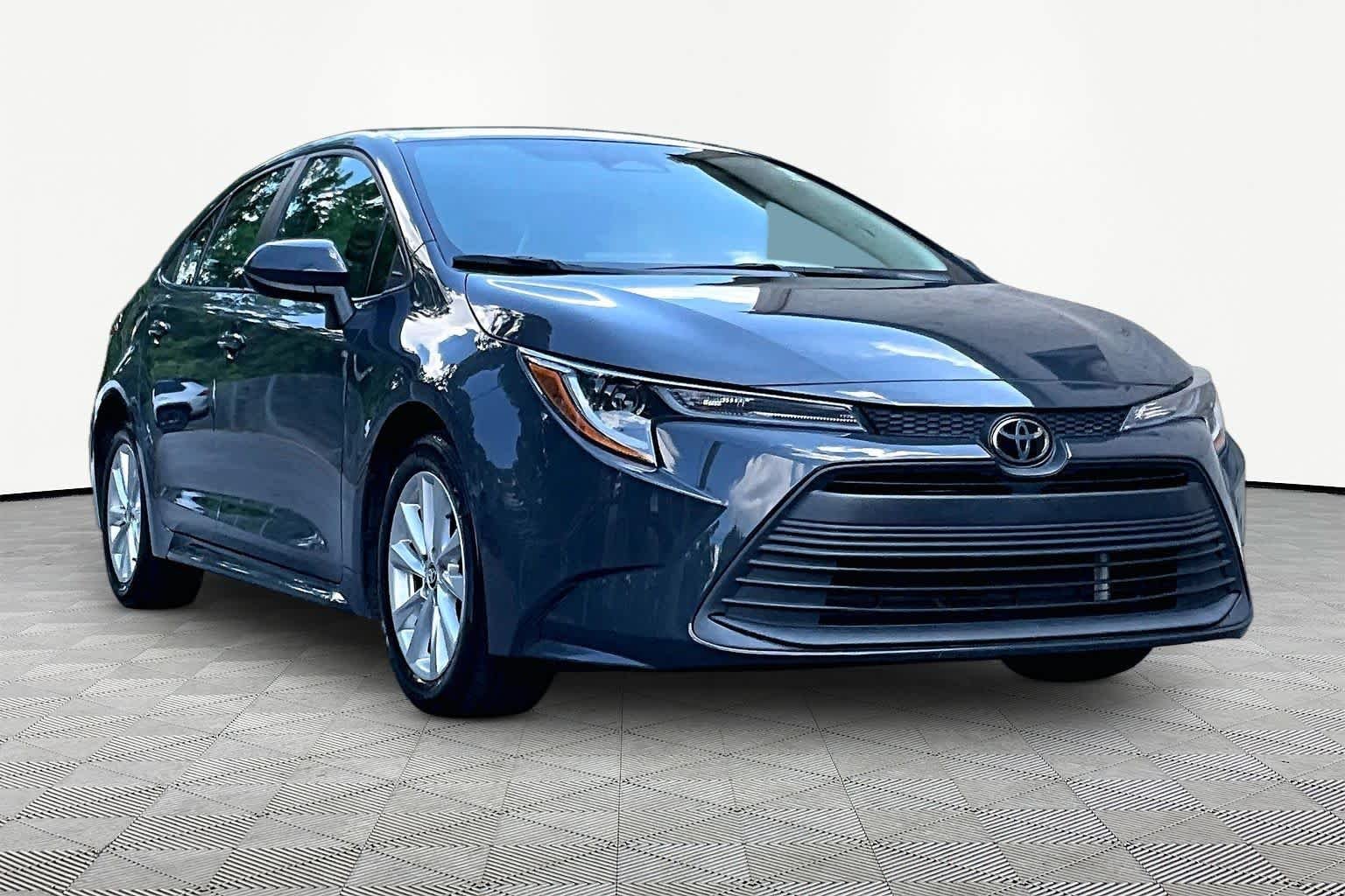 Used 2023 Underground Toyota LE image 3
