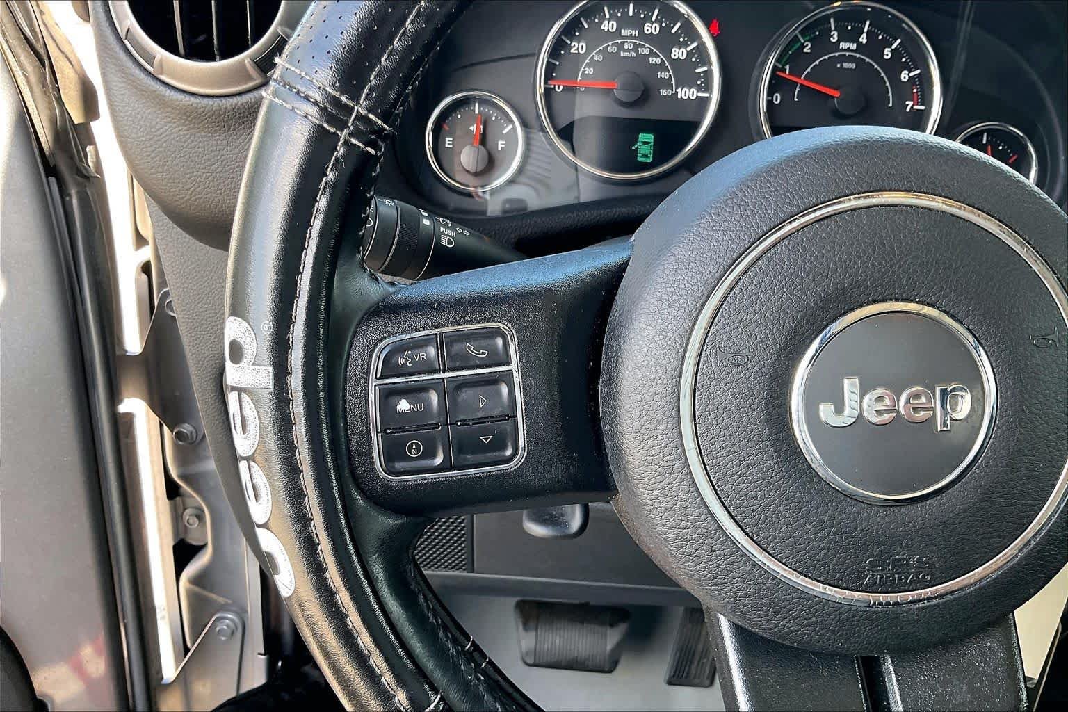 Used 2017 Billet Silver Metallic Clearcoat Jeep Sport image 22
