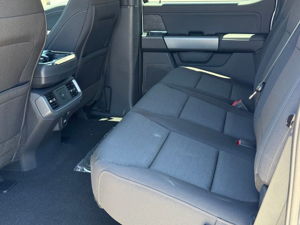 New 2026 Oxford White Ford XLT image 7