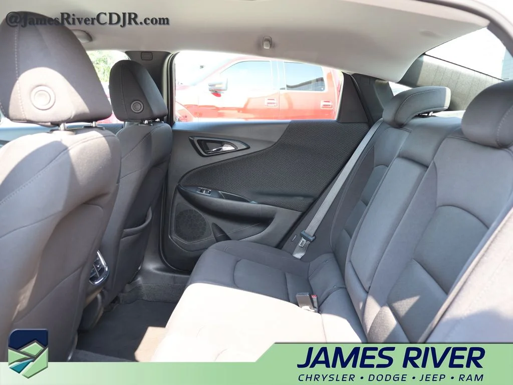 Used 2024 White Chevrolet LT image 17