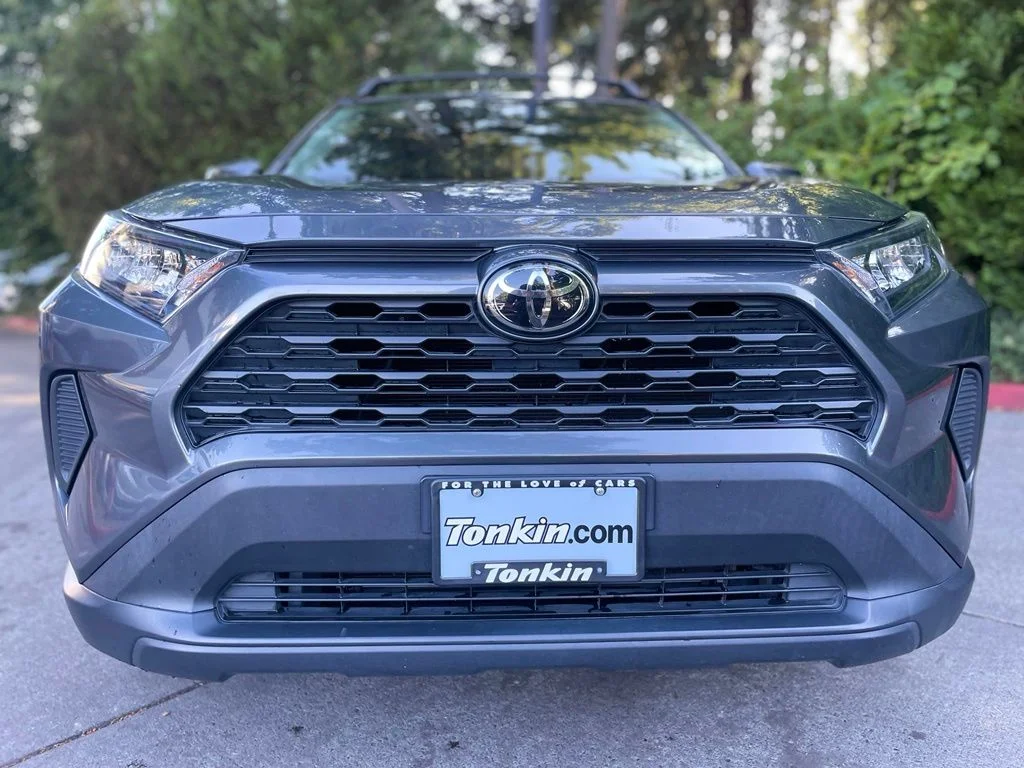 Used 2020 Magnetic Gray Metallic Toyota LE image 8