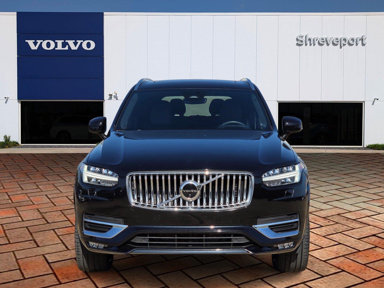 Used 2023 Onyx Black Metallic Volvo Ultimate image 2