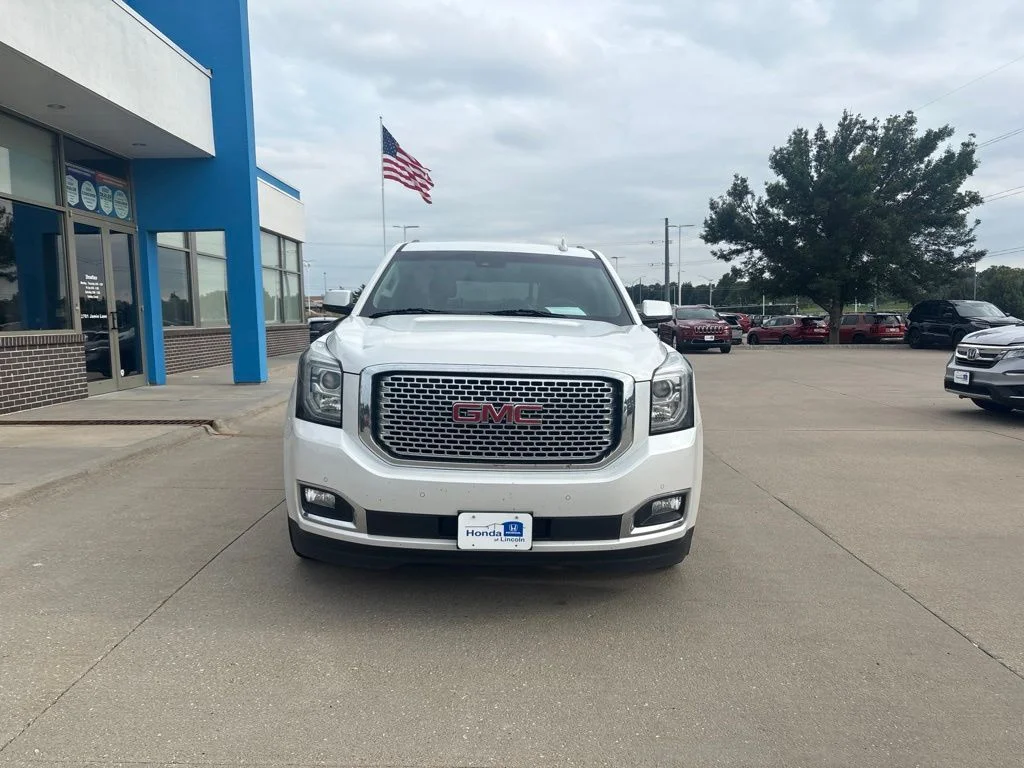 Used 2017 White GMC Denali image 2