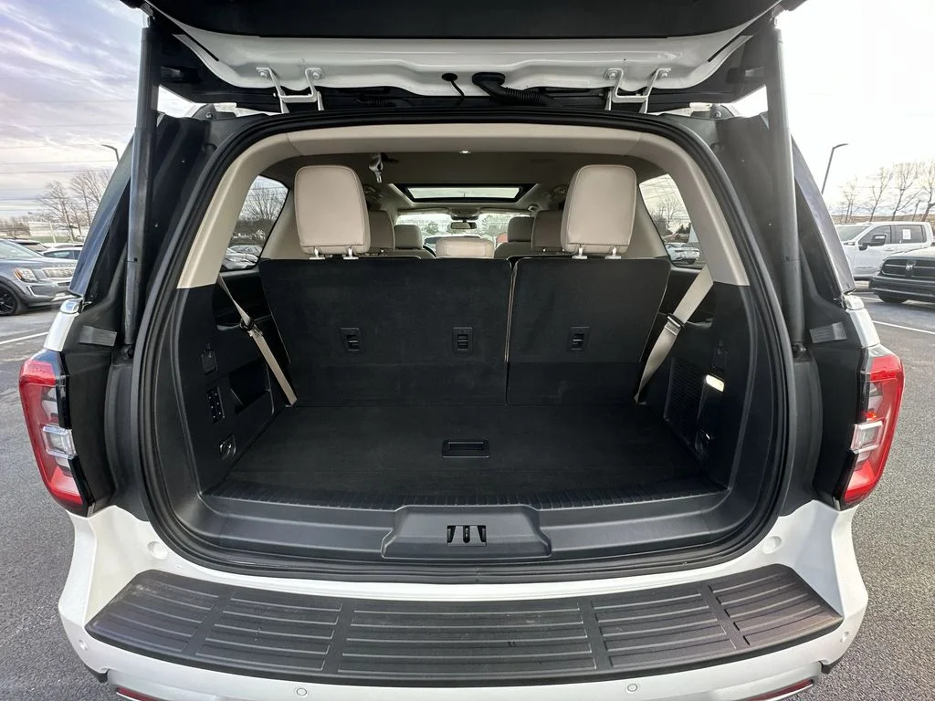 Used 2023 White Ford Limited image 25