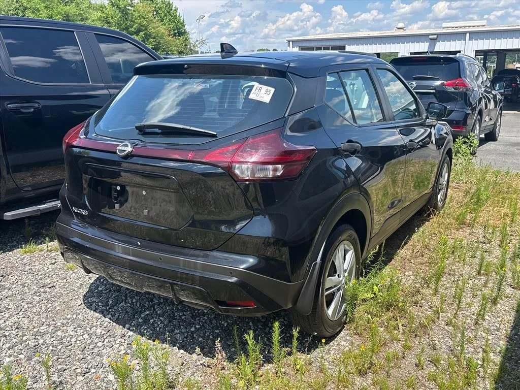 Used 2022 Black Nissan S image 9