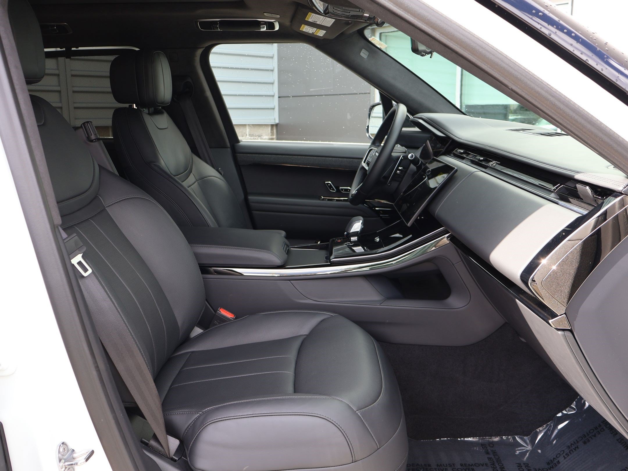 Certified Used 2025 Fuji White Land Rover Autobiography image 29
