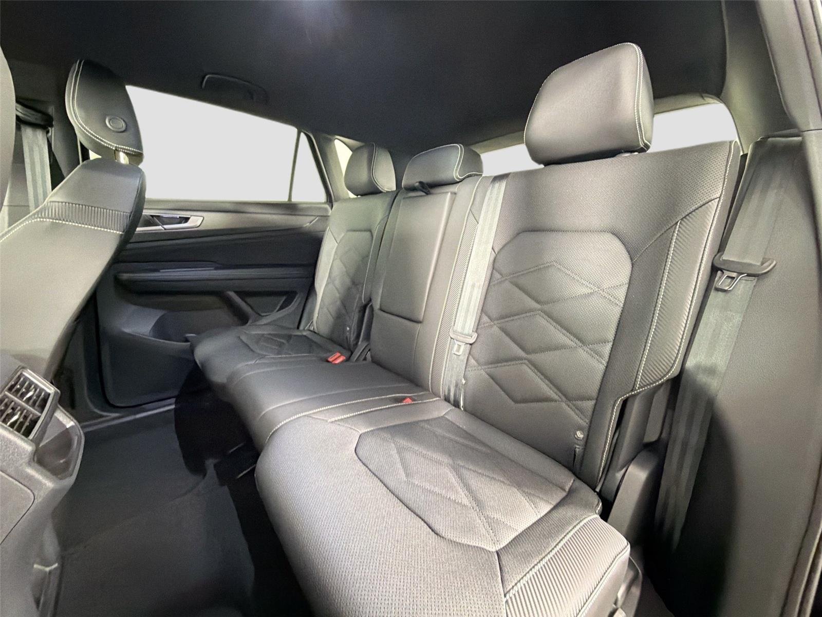 New 2026 Deep Black Pearl Volkswagen 2.0T SE image 22