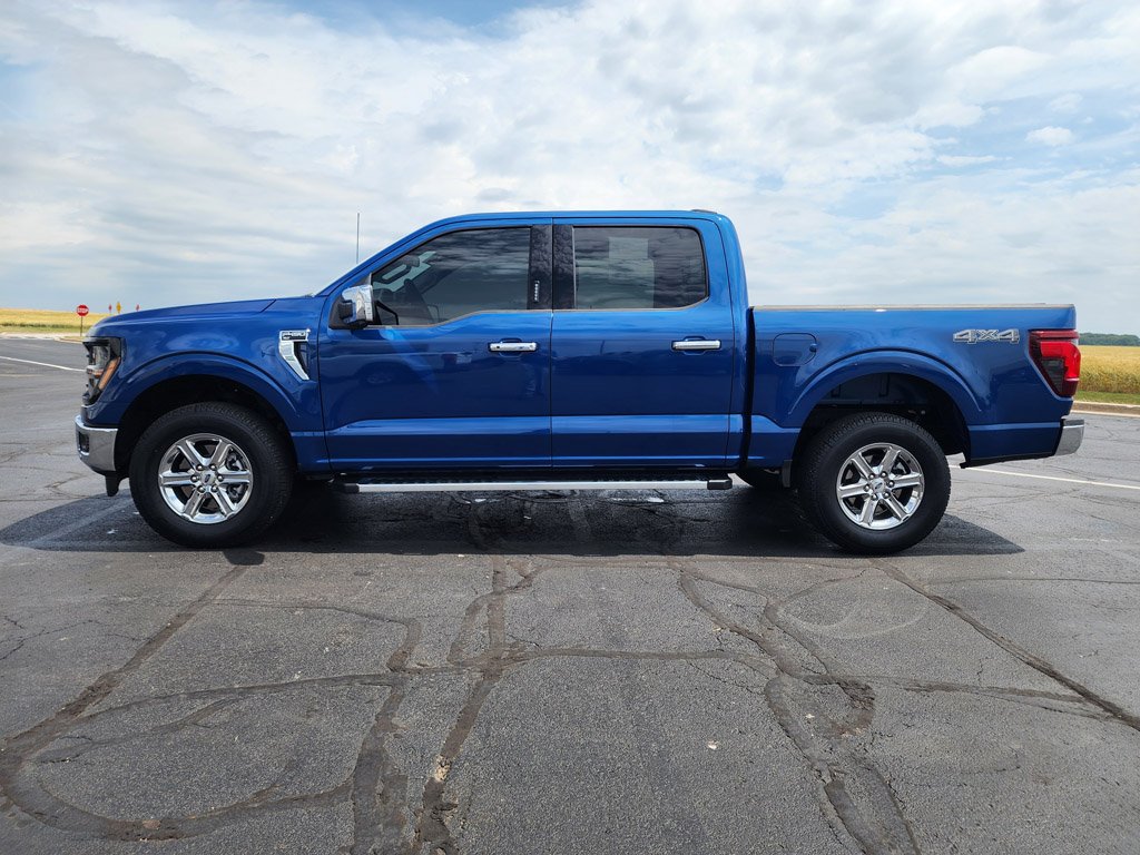Used 2024 Atlas Blue Metallic Ford XLT image 8
