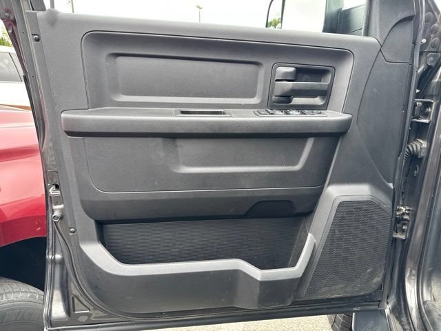 Used 2018 Granite Crystal Metallic Clearcoat Ram Tradesman image 9