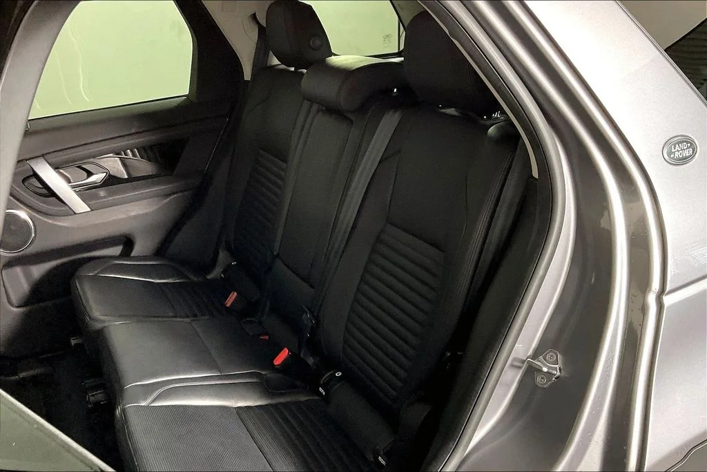 Used 2020  Land Rover SE image 25