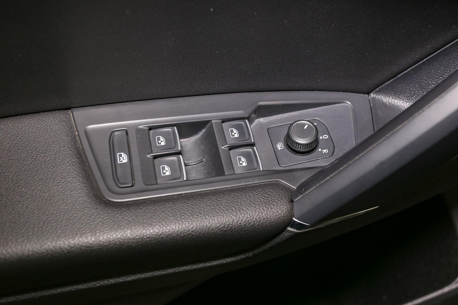 Used 2021 Platinum Gray Metallic Volkswagen SE image 40
