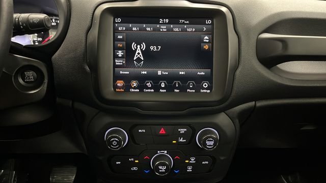 Used 2021 Glacier Metallic Clearcoat Jeep Limited image 13