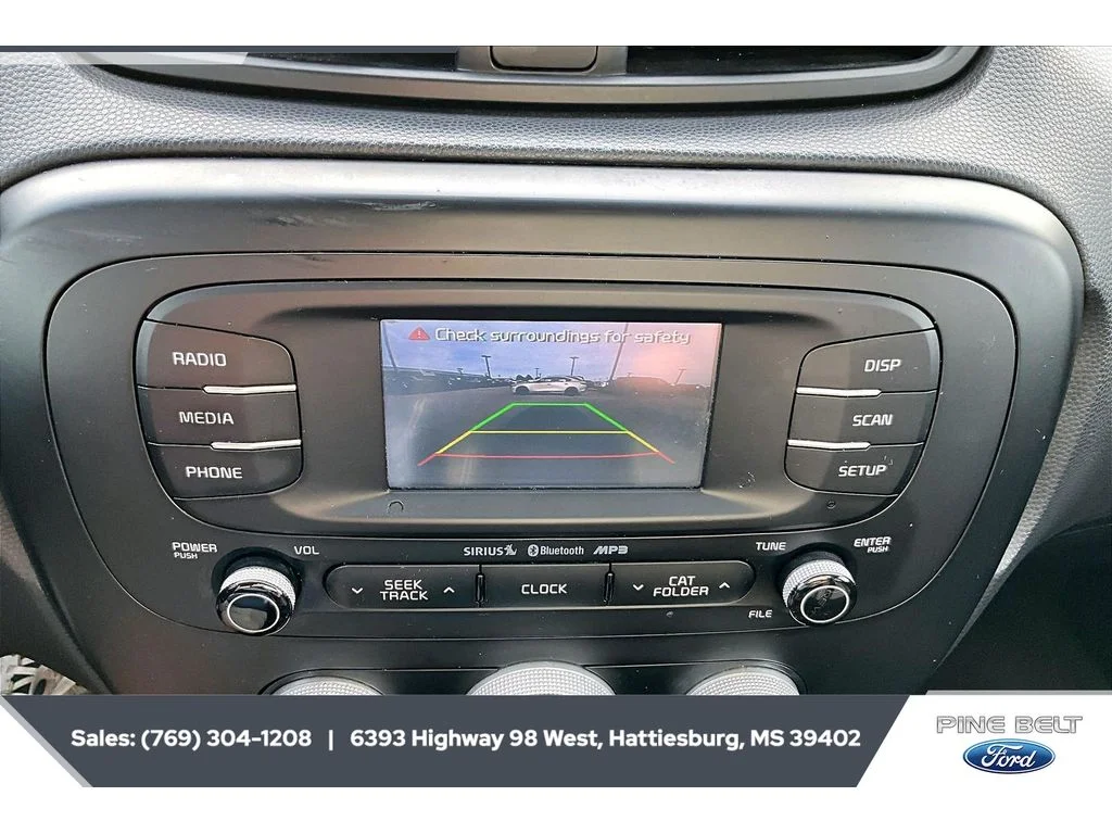 Used 2016 Clear White Kia + image 15
