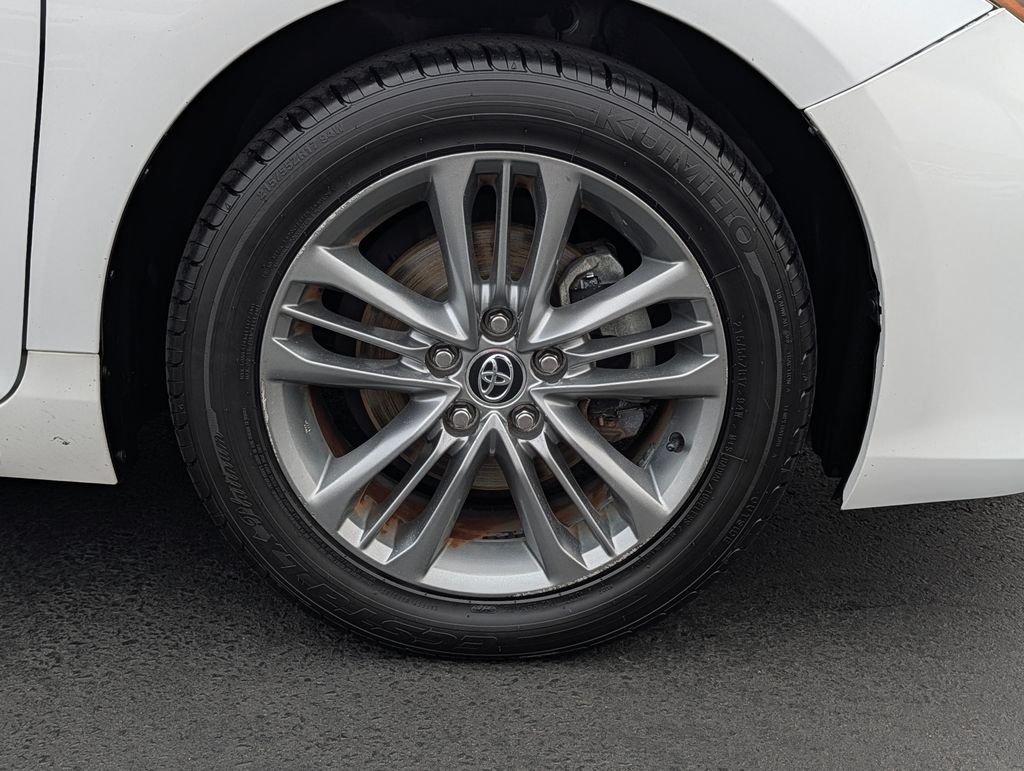 Used 2015 White Toyota SE image 8