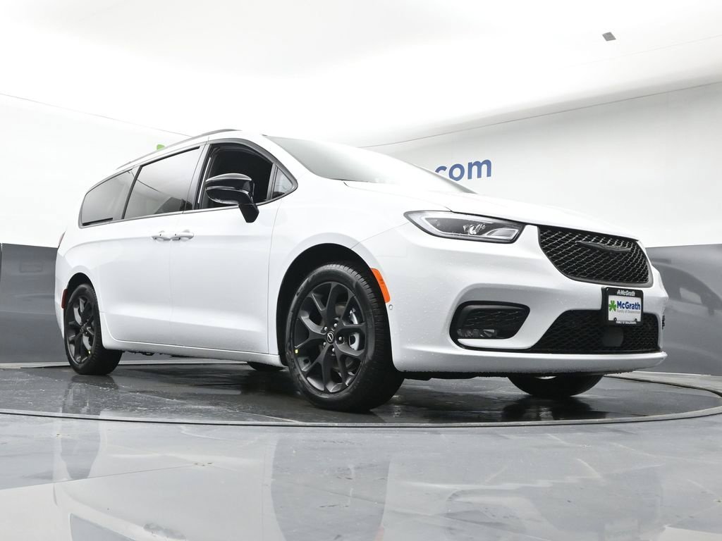 New 2026 Bright White Clear-Coat Exterior Paint Chrysler Select image 30