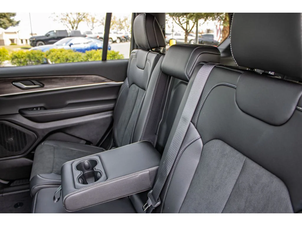 New 2026 SILVER ZYNITH Jeep Laredo Altitude image 22
