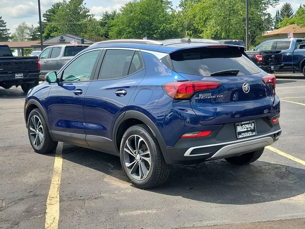 Used 2022 Blue Buick Select image 3