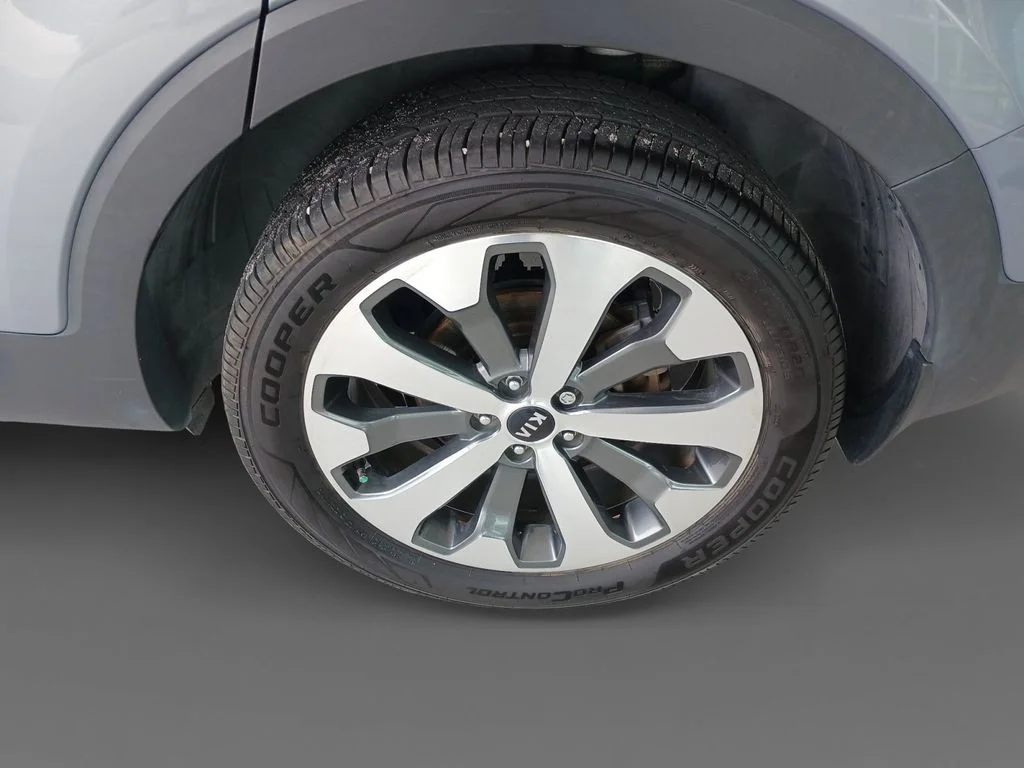 Used 2021 Silver Kia S image 8