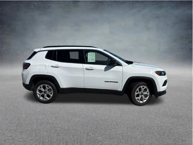 Used 2025 White Jeep Latitude image 12
