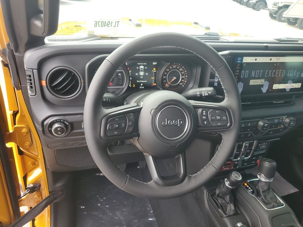 New 2026 Goldilocks Exterior Paint Jeep Mojave image 10