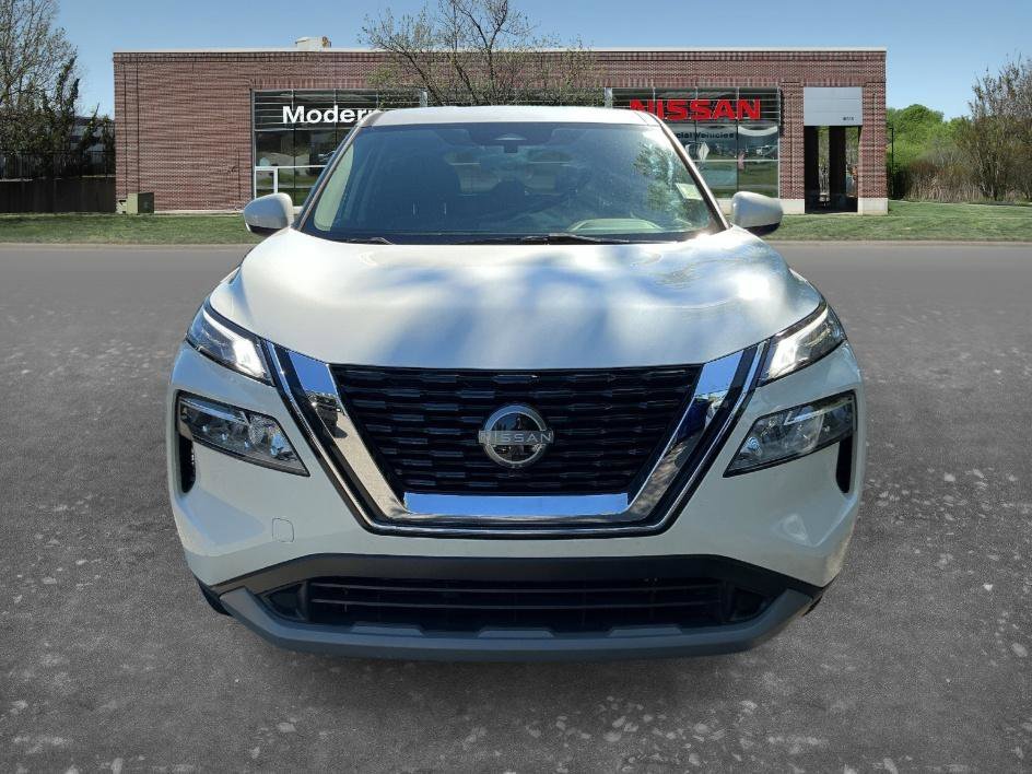 Certified Used 2023 Pearl White Tricoat Nissan SV image 6