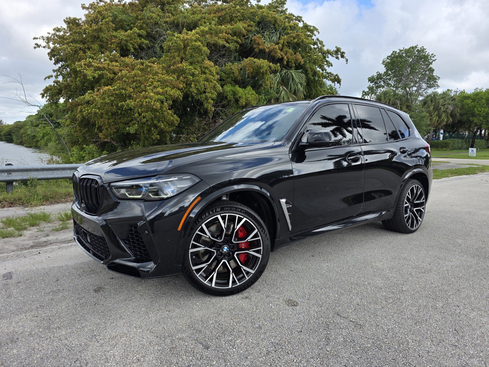 2022 BMW X5 M -'s photo