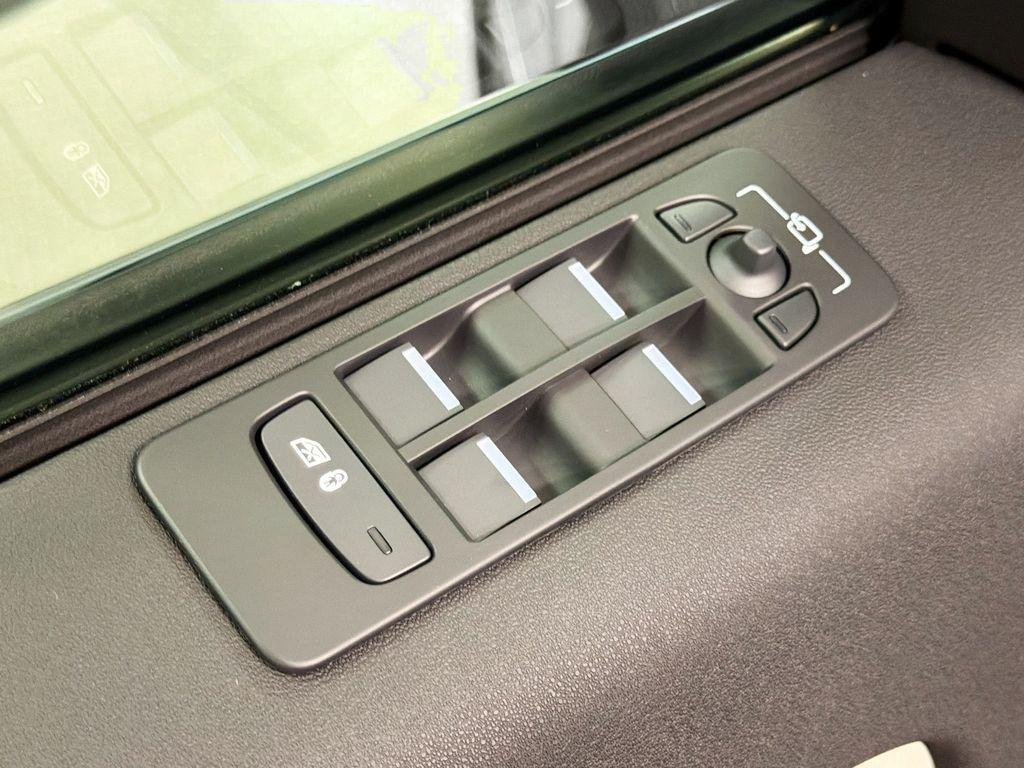 New 2026 Varesine Blue Land Rover Landmark image 19