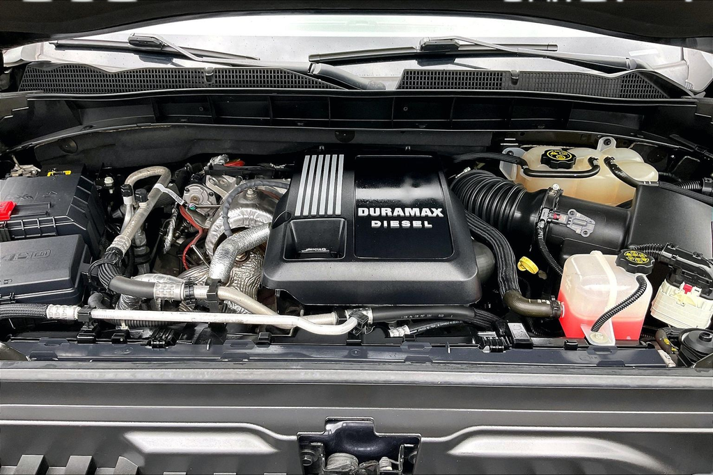 Used 2023 Titanium GMC AT4 image 10