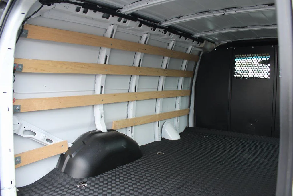 2023 GMC Savana Cargo Work Van - Photo 33