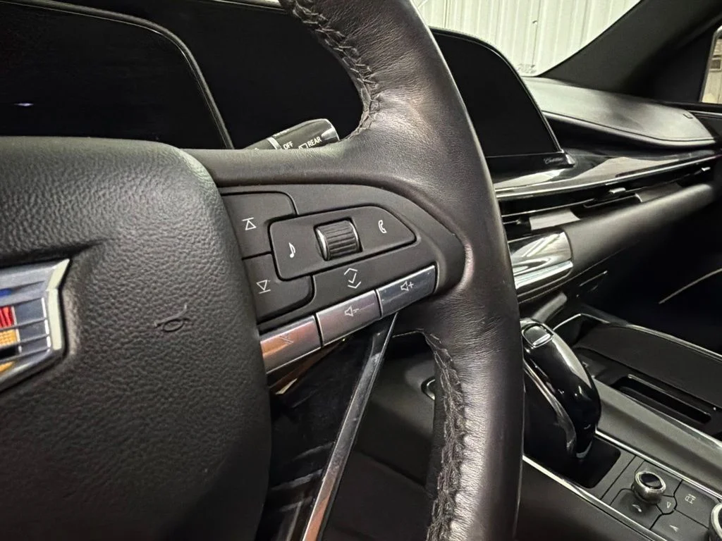 Used 2023 Crystal White Tricoat Cadillac Sport image 17