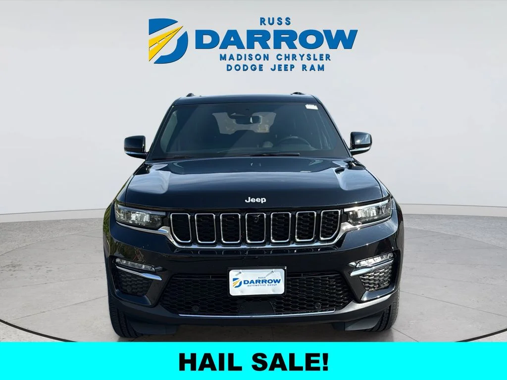 New 2025 Diamond Black Crystal Pearl-Coat Exterior Paint Jeep Limited image 8