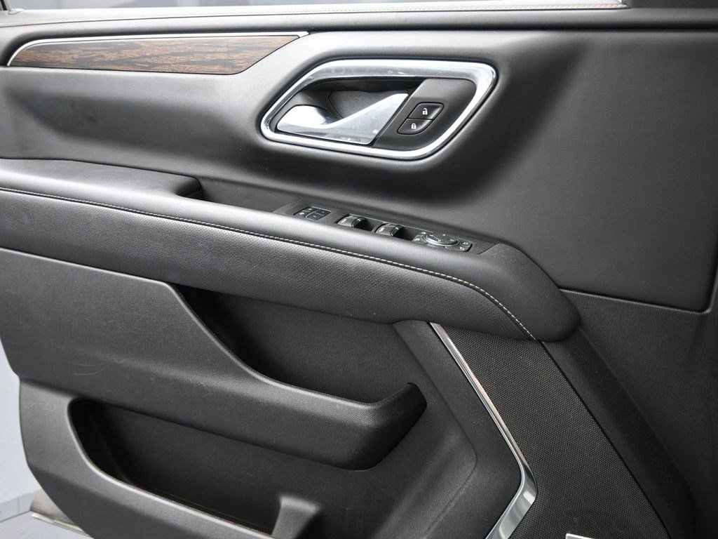 Used 2023 Silver Sage Metallic Chevrolet Premier image 17