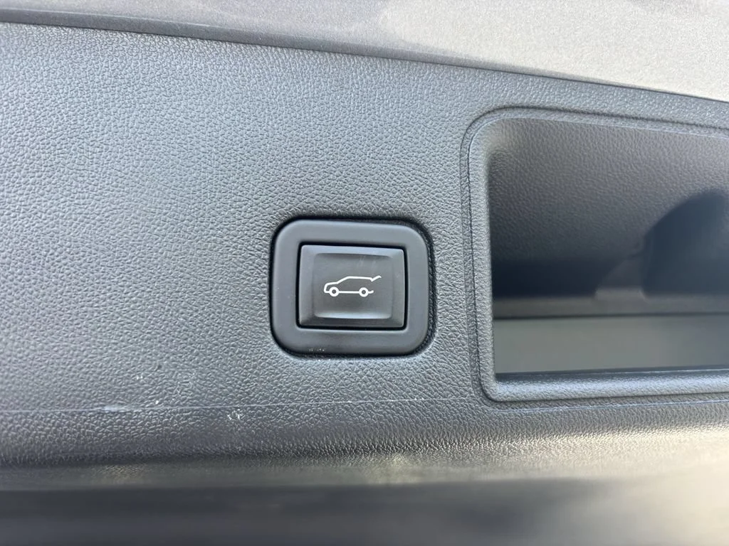 Used 2023 STERLING METALLIC GMC SLT image 20