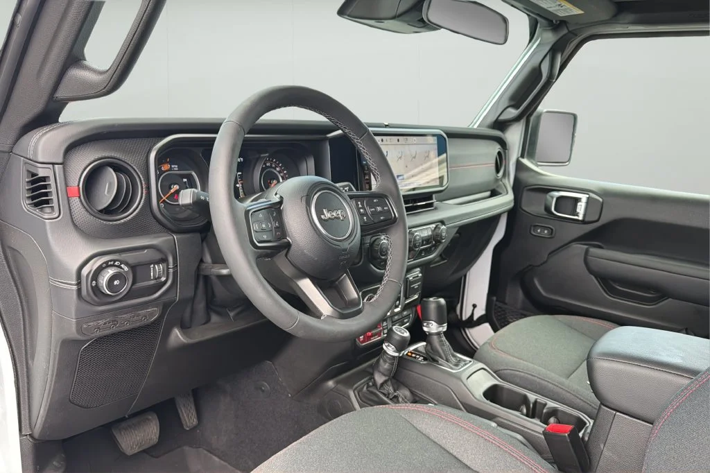 Used 2025 White Jeep 2-Door Rubicon 4x4 image 18