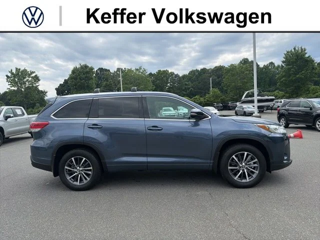 Used 2018 Blue Toyota XLE image 6